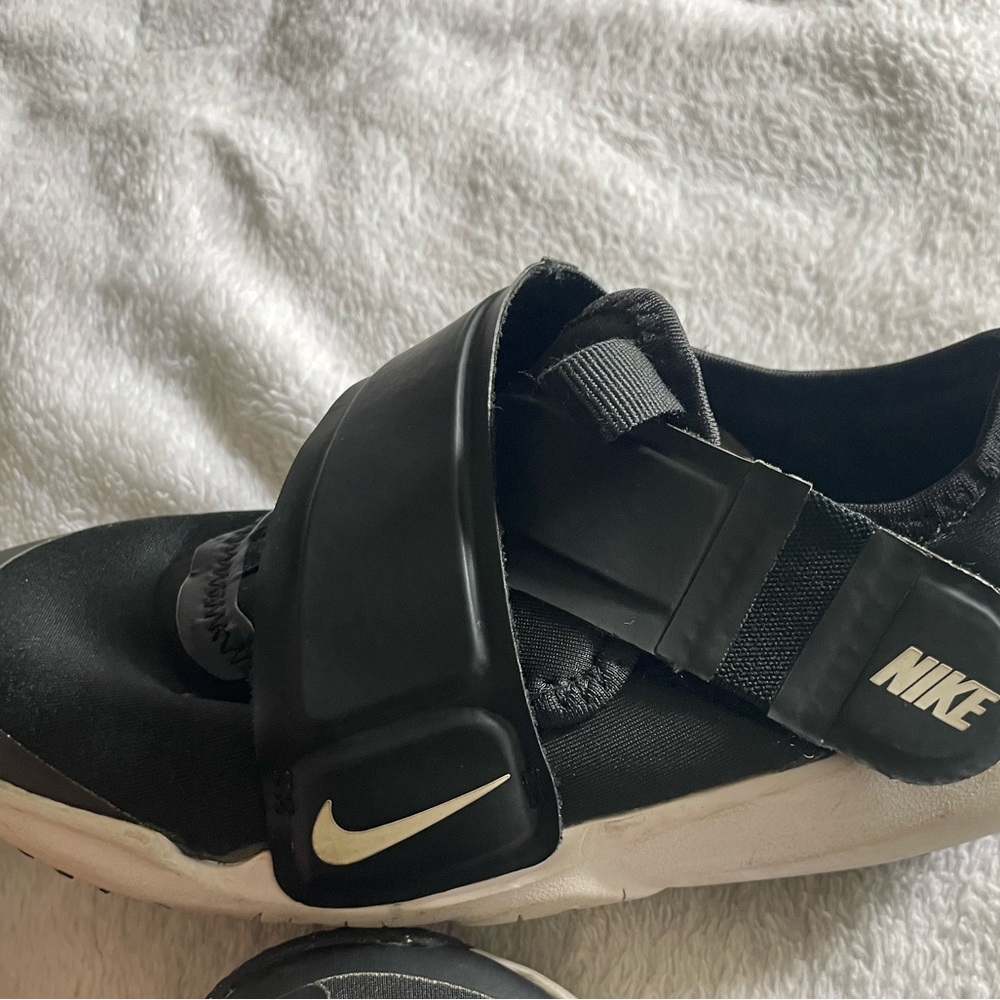 Nikes - Picture 4 of 5